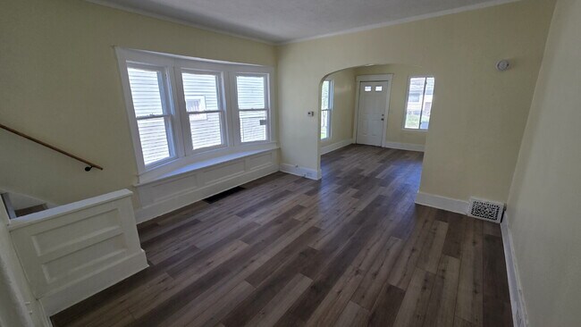 Building Photo - Spacious 3-Bedroom Duplex in Old Brooklyn