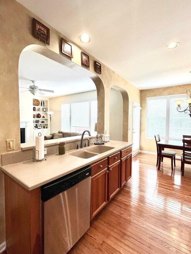 Building Photo - 1105 Goldenview Ct