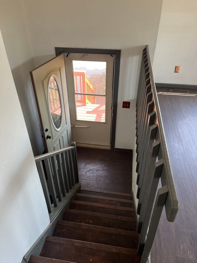 Building Photo - ~ APPLICATIONS PENDING ~ 4 Bedroom, 2 Bath...