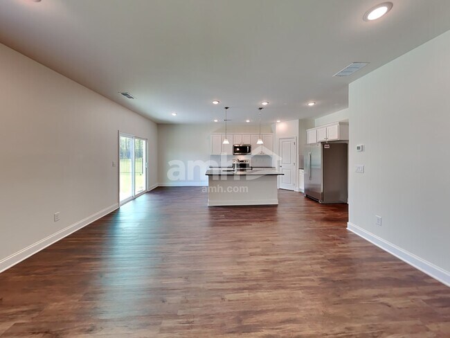 Building Photo - 216 Willow Ln