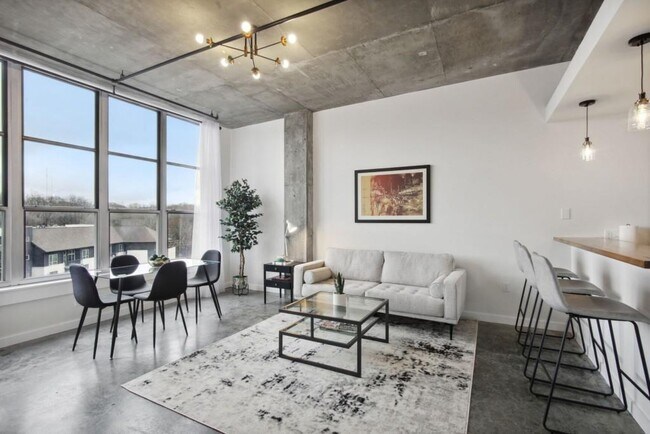 Foto del edificio - 245 North Highland Avenue Northeast