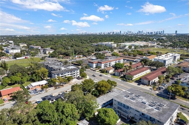 Building Photo - 13390 NE 6th Ave