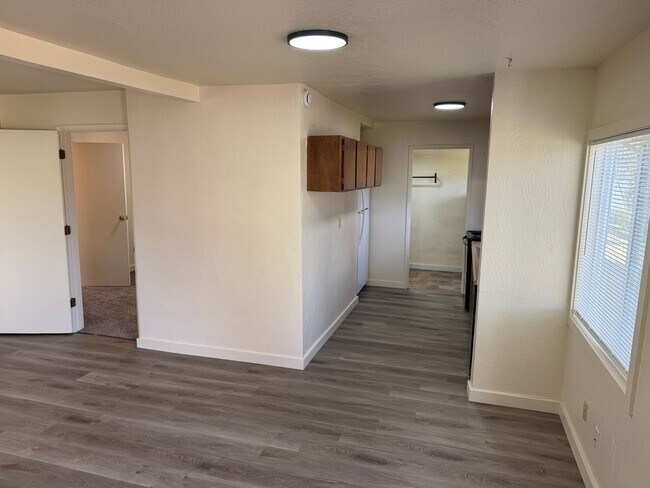 Foto del edificio - Freshly updated 2 bed, 1 bath house in Lowell