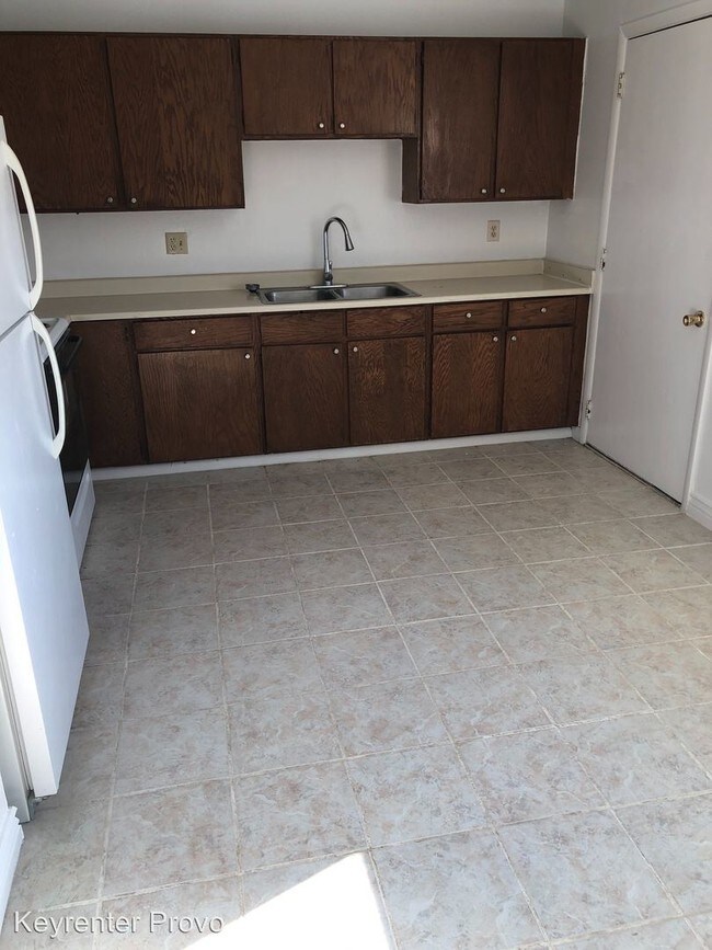 Building Photo - 71 S 400 E