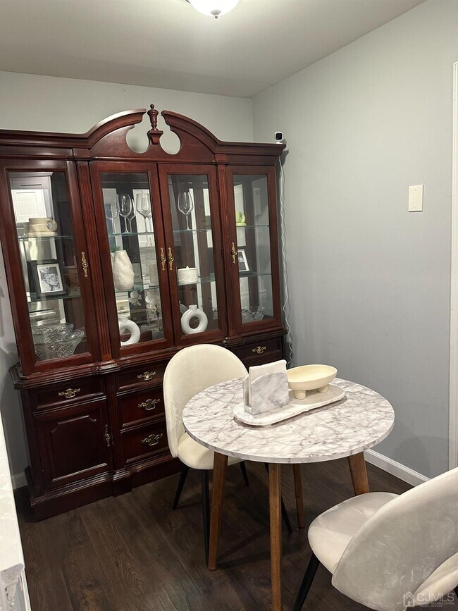 Foto del edificio - 4319 Birchwood Ct