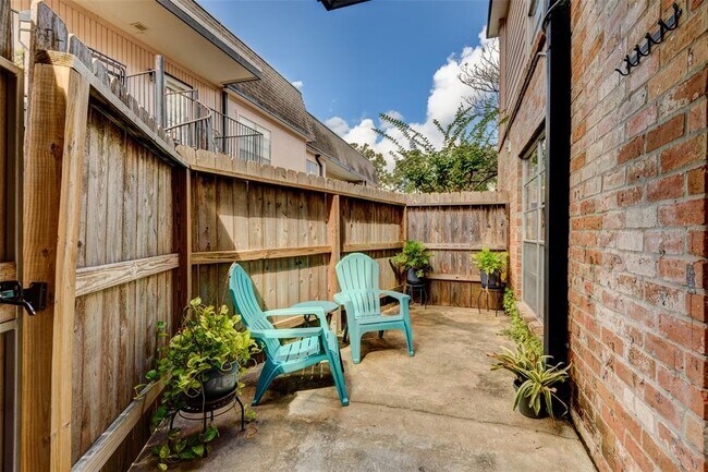 Foto del edificio - 1807 Stoney Brook Dr