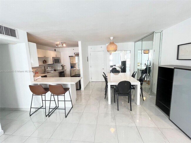 Foto del edificio - 5701 Collins Ave