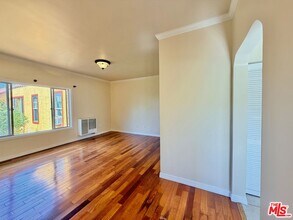 Building Photo - 605 1/2 Tularosa Dr