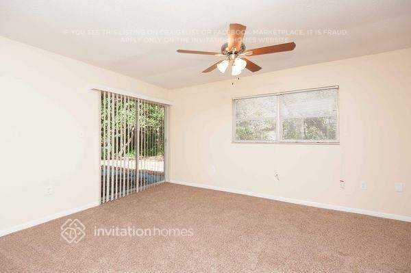 Foto del edificio - 984 Oak Dr