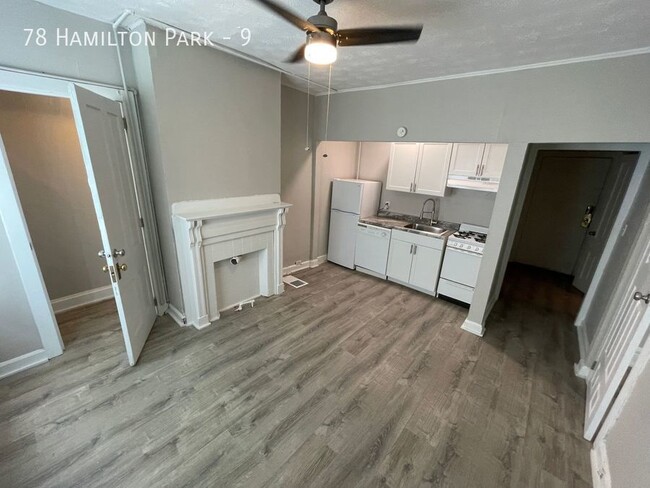 Building Photo - One Bedroom in Historical Hamilton Park!