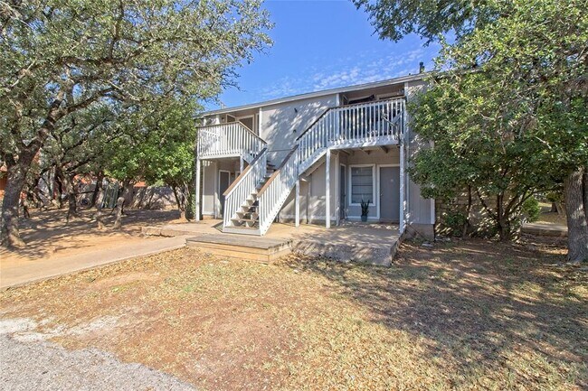 Foto del edificio - 401 Hedgewood Dr