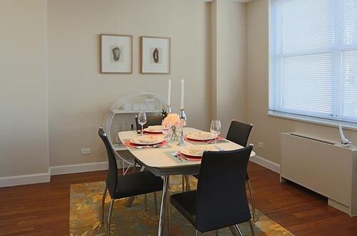 Foto del edificio - 323 E 56th St