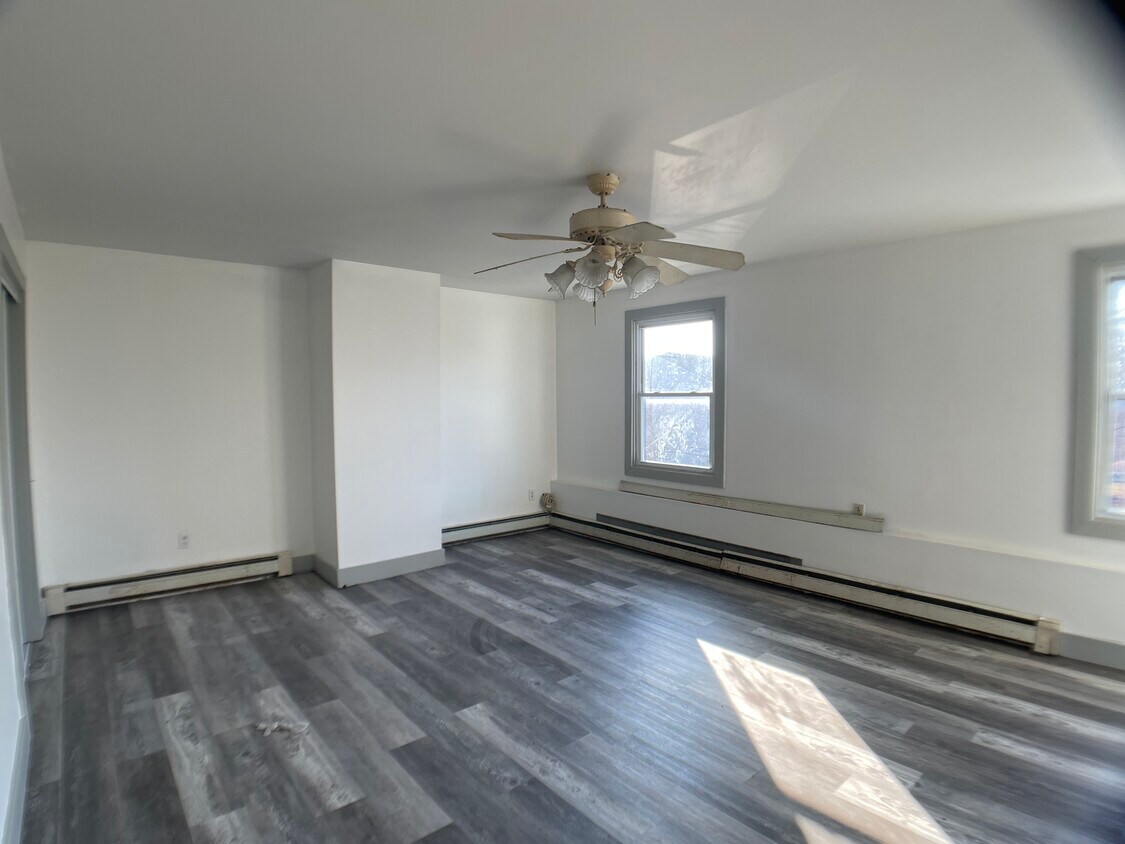 Master bedroom - 121 2nd St