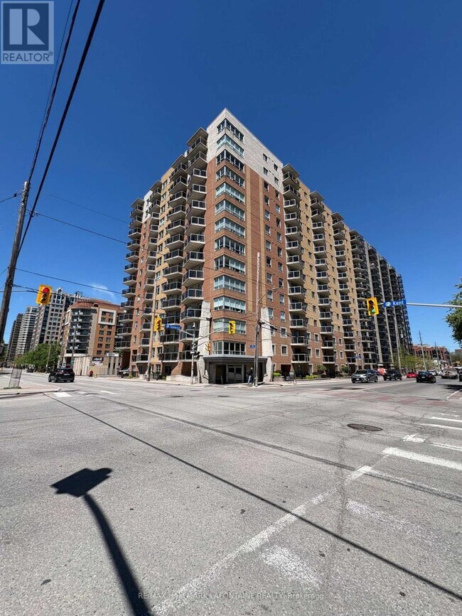 Building Photo - 429 Somerset St W