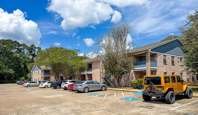 Building Photo - Brookhollow Apartments