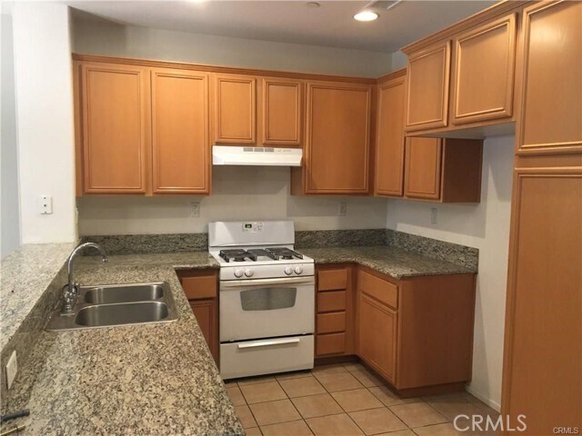 Foto del edificio - 1800 E Lakeshore Dr