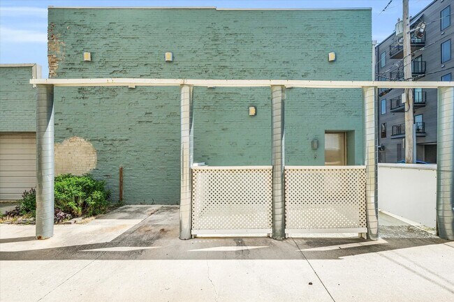 Building Photo - 5 E Columbia Ave