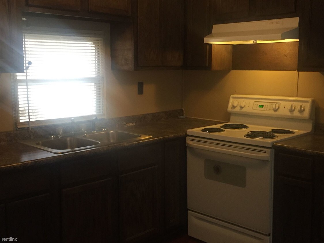 Primary Photo - 1320 Bobcat Ln