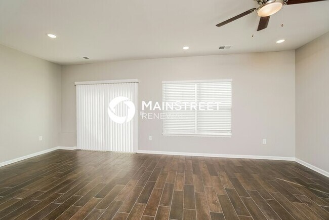 Foto del edificio - 3 Bedroom Pet-Friendly Home in Jeffersonville, IN with Main Street Renewal