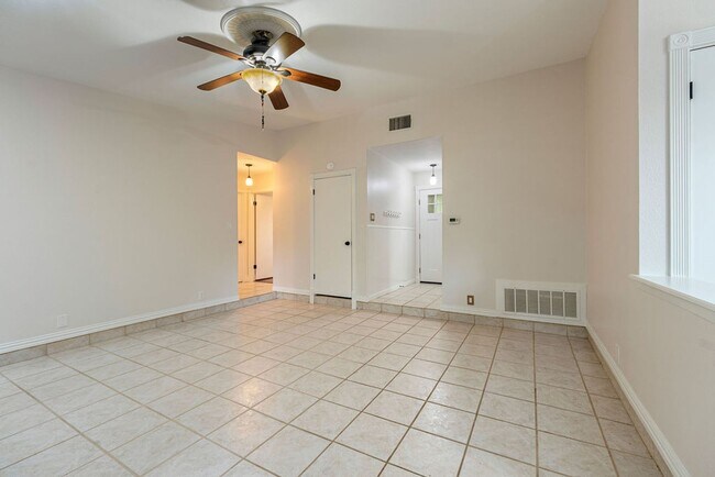 Foto del edificio - Beautiful 3 bedroom, 2 bathroom home in South Austin!!!