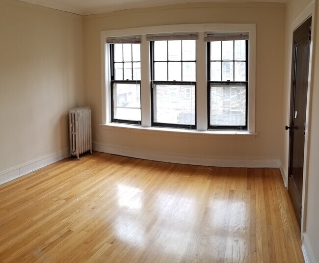 Foto del edificio - 4913 N Damen Ave