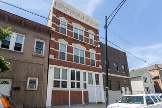 Building Photo - 1832 S Racine Ave