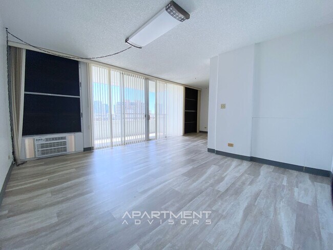 Foto del edificio - RENOVATED! 2 BED / 2 BATH / 1 PRK! CONVENI...