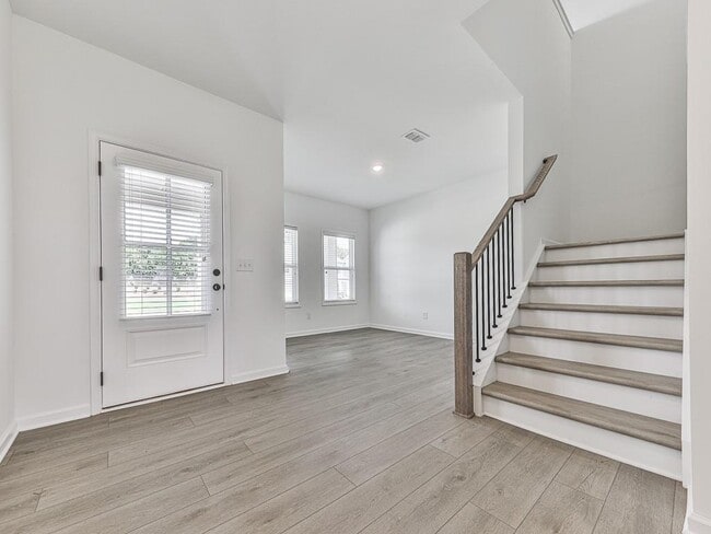 Building Photo - 611 Elwick Ln
