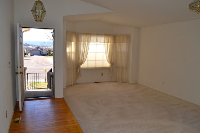 Foto del edificio - 4044 Lazy K Dr