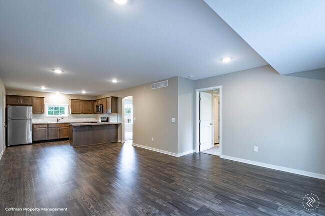 Foto del edificio - 1146-1144 4 Mile Rd NW