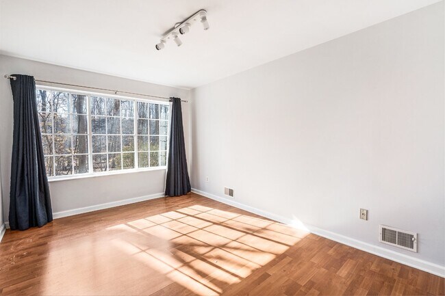 Foto del edificio - 153 Riveredge Dr