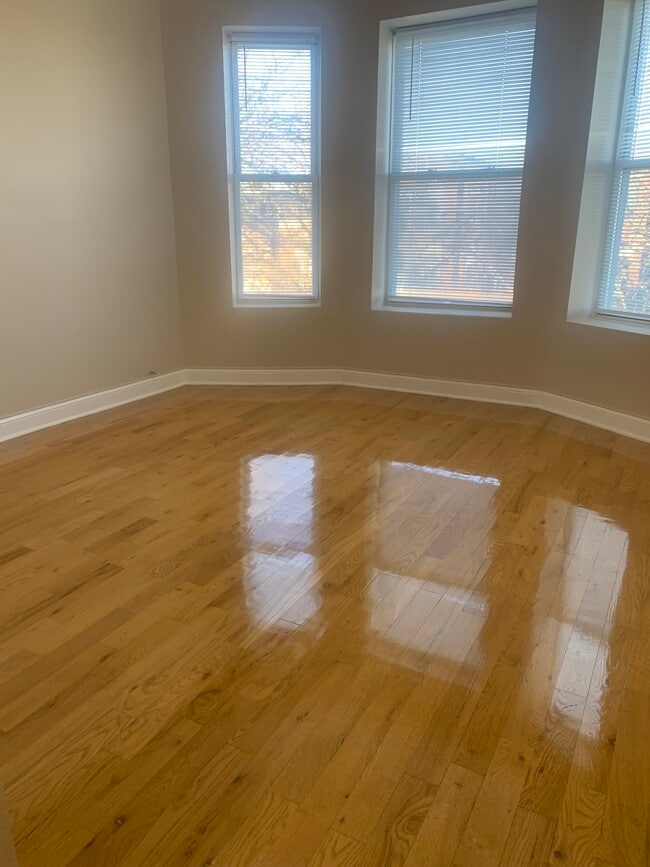 Building Photo - 6507 S Ingleside Ave