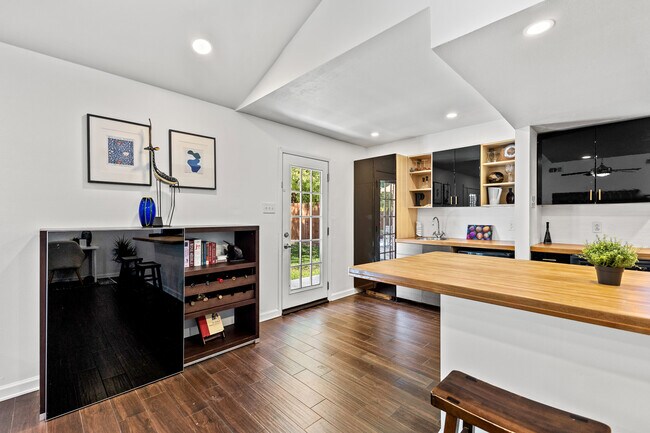 Building Photo - 9615 Pagewood Ln