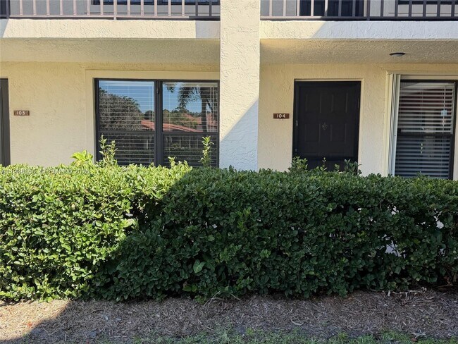 Foto del edificio - 301 SW South River Dr
