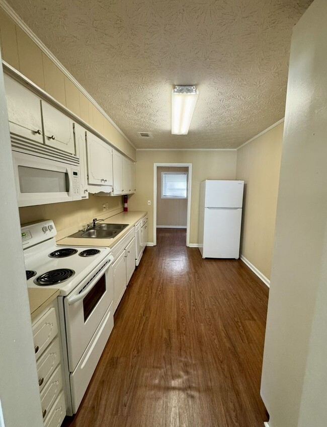 Foto del edificio - Duplex on East University Drive!