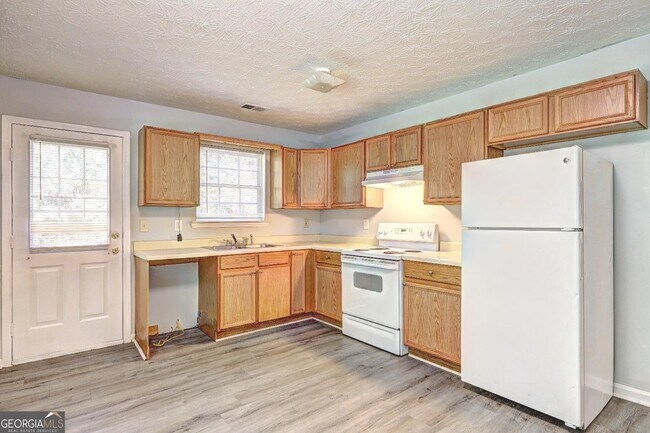Building Photo - 10127 Flat Shoals Rd SW