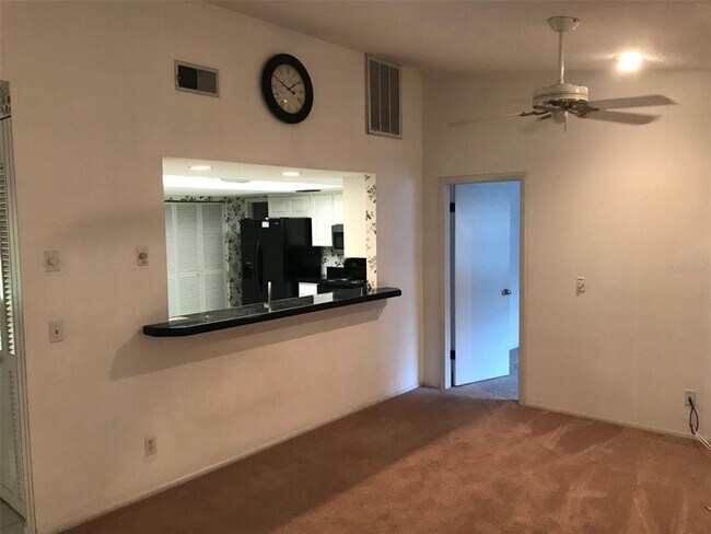 Building Photo - 2030 Hidden Lake Dr