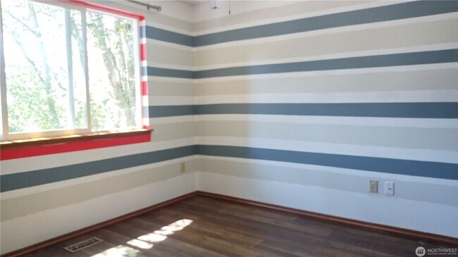 Foto del edificio - 15103 Westmore Dr E