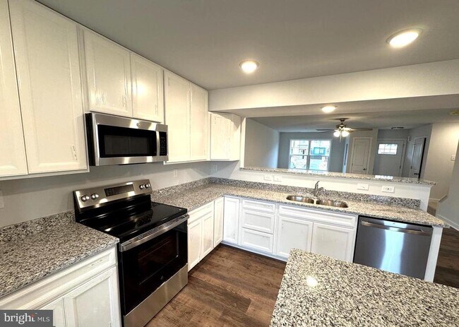 Building Photo - 148 Olga Dr