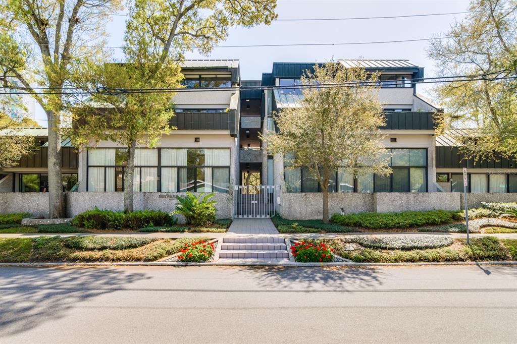 Primary Photo - 2540 W Palm Dr