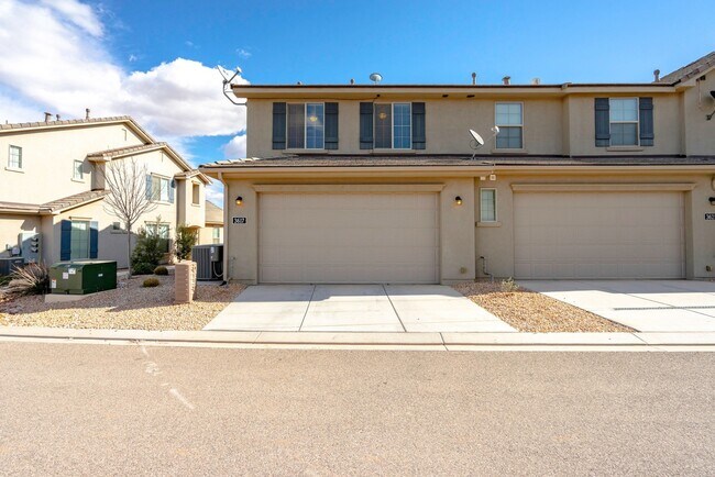Foto del edificio - 3 Bedroom Townhome in Hidden Valley with C...