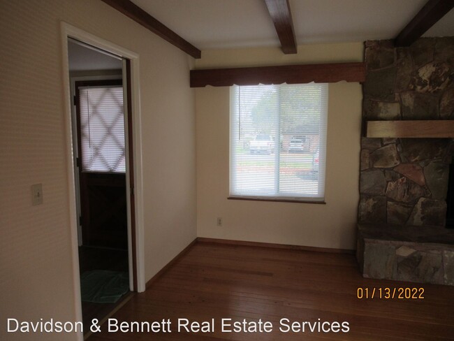 Building Photo - 3 br, 2 bath House - 1031 Sunset Road