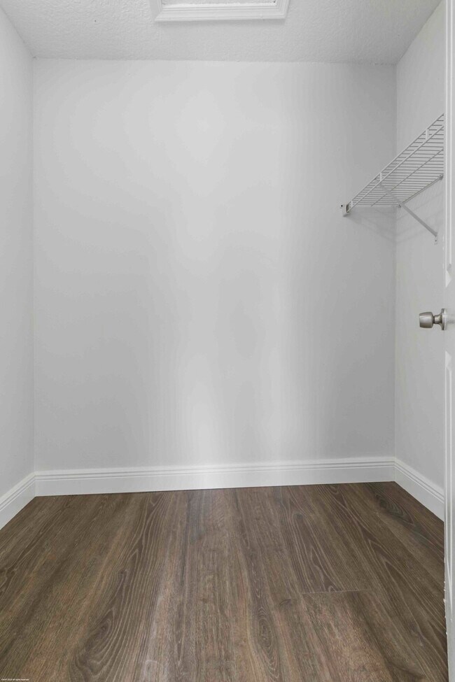 Building Photo - 1120 Hyacinth Pl