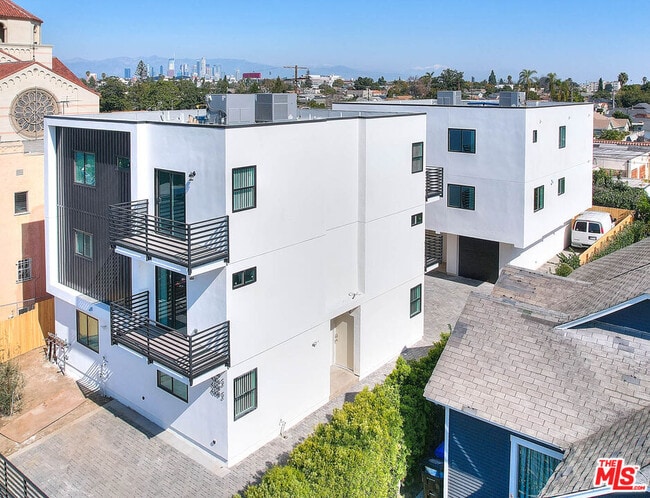 Building Photo - 4306 S Normandie Ave