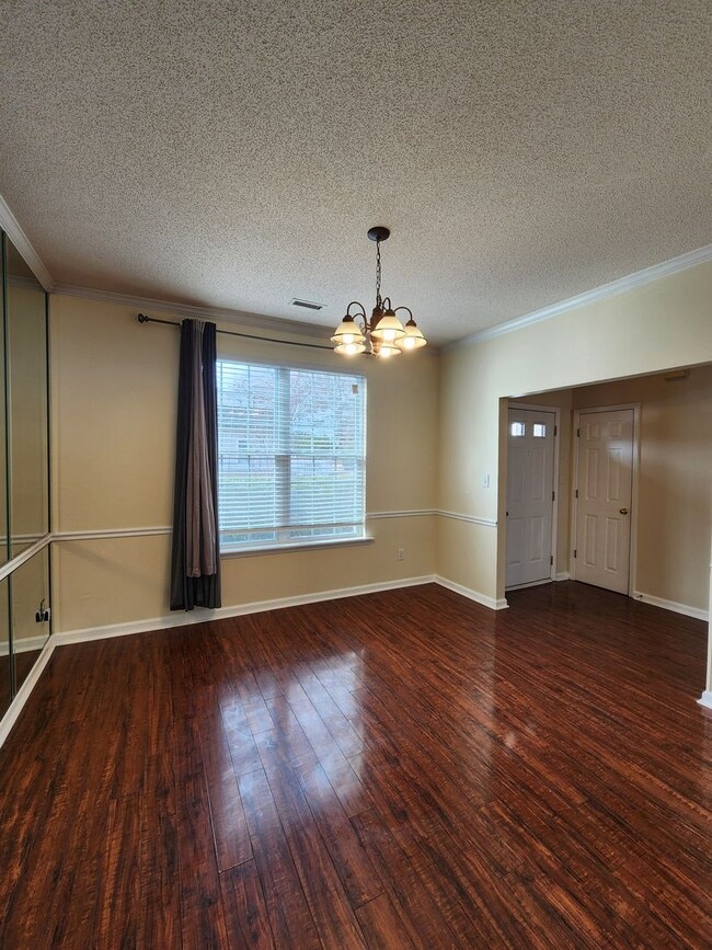Foto del edificio - Comfortable 3BD, 2.5BA North Raleigh Townhome with HOA Amenities