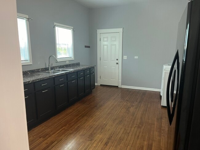 Kitchen - 1802 N Karlov Ave