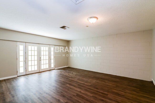 Building Photo - 313 McCoy Village Ct