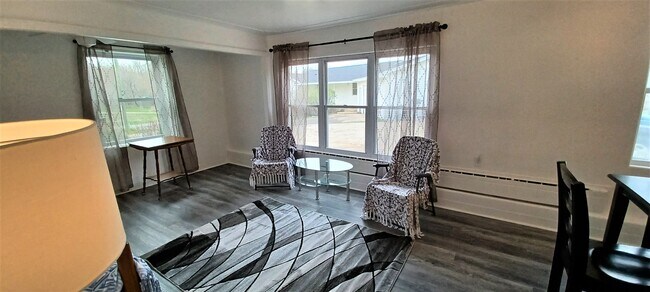 Foto del edificio - 232 N Lake St SE