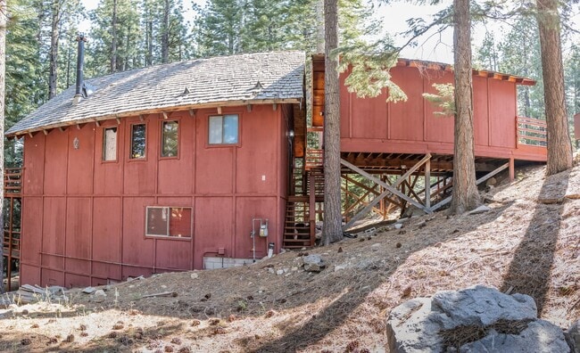Building Photo - Lovely, quiet neighborhood off North Upper Truckee in S. Lake Tahoe