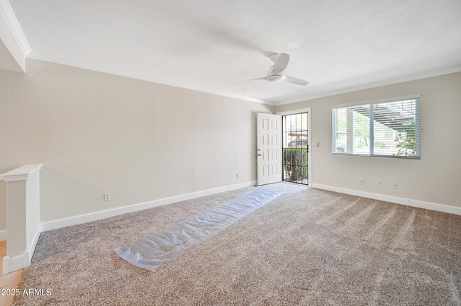 Building Photo - 805 E Townley Ave